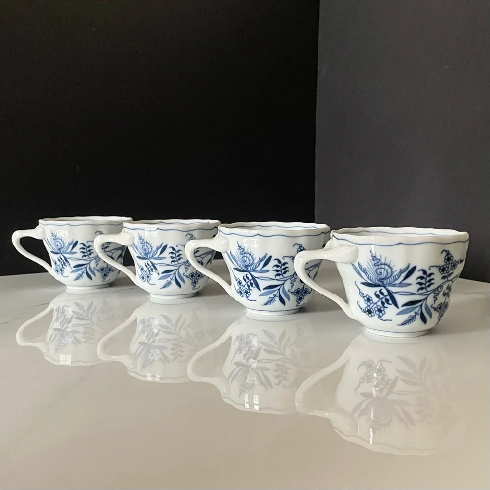 SET of 4 Cups - Blue Onion Blue Danube